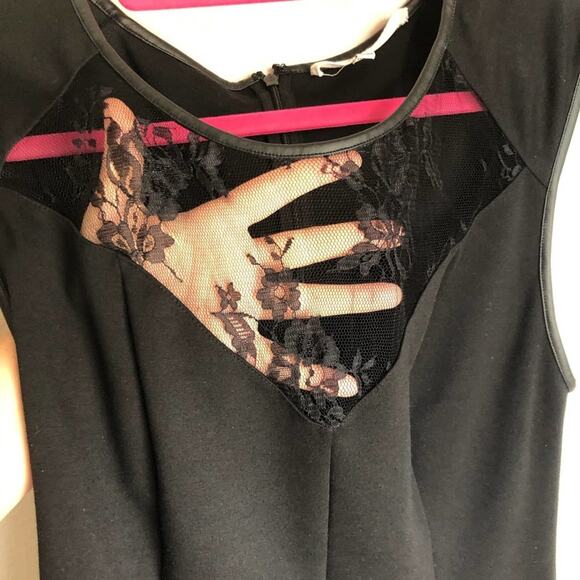 Robbie & Nikki Black Seamed Lace-Inset Top - Picture 3 of 6